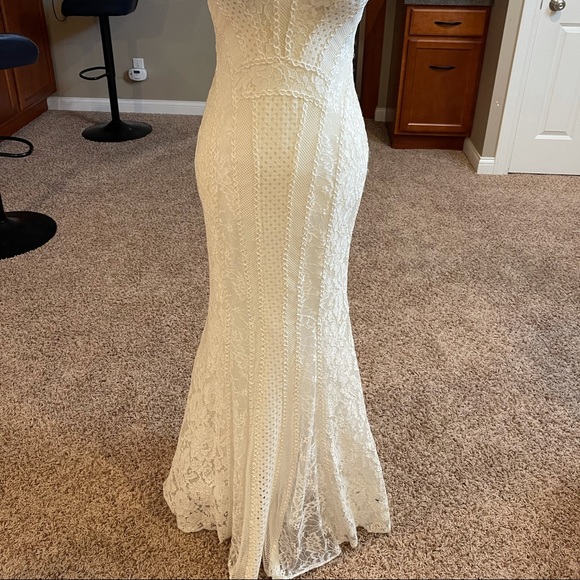 Dresses & Skirts - Wedding dress -lace